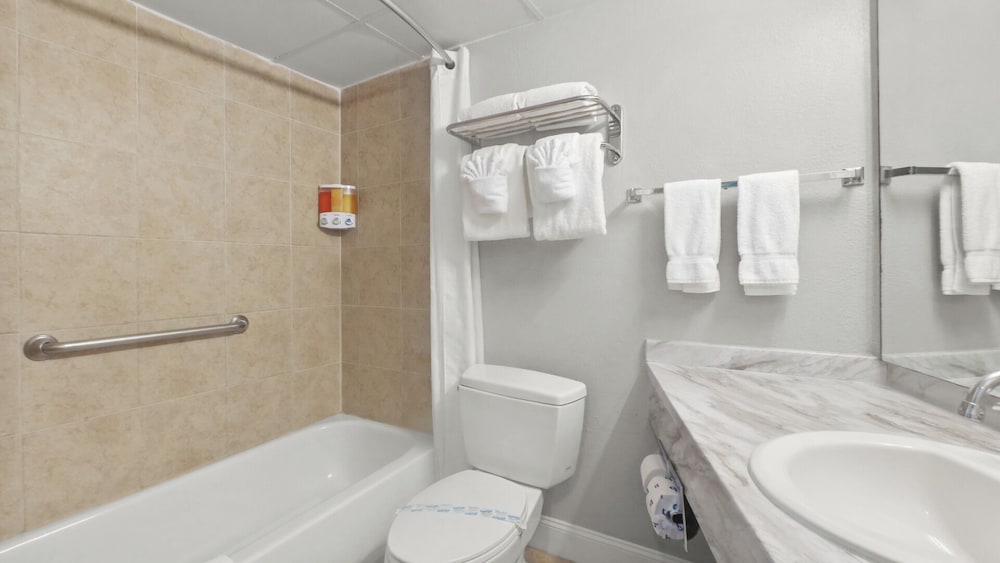 PELICAN POINTE SUITES 58/58