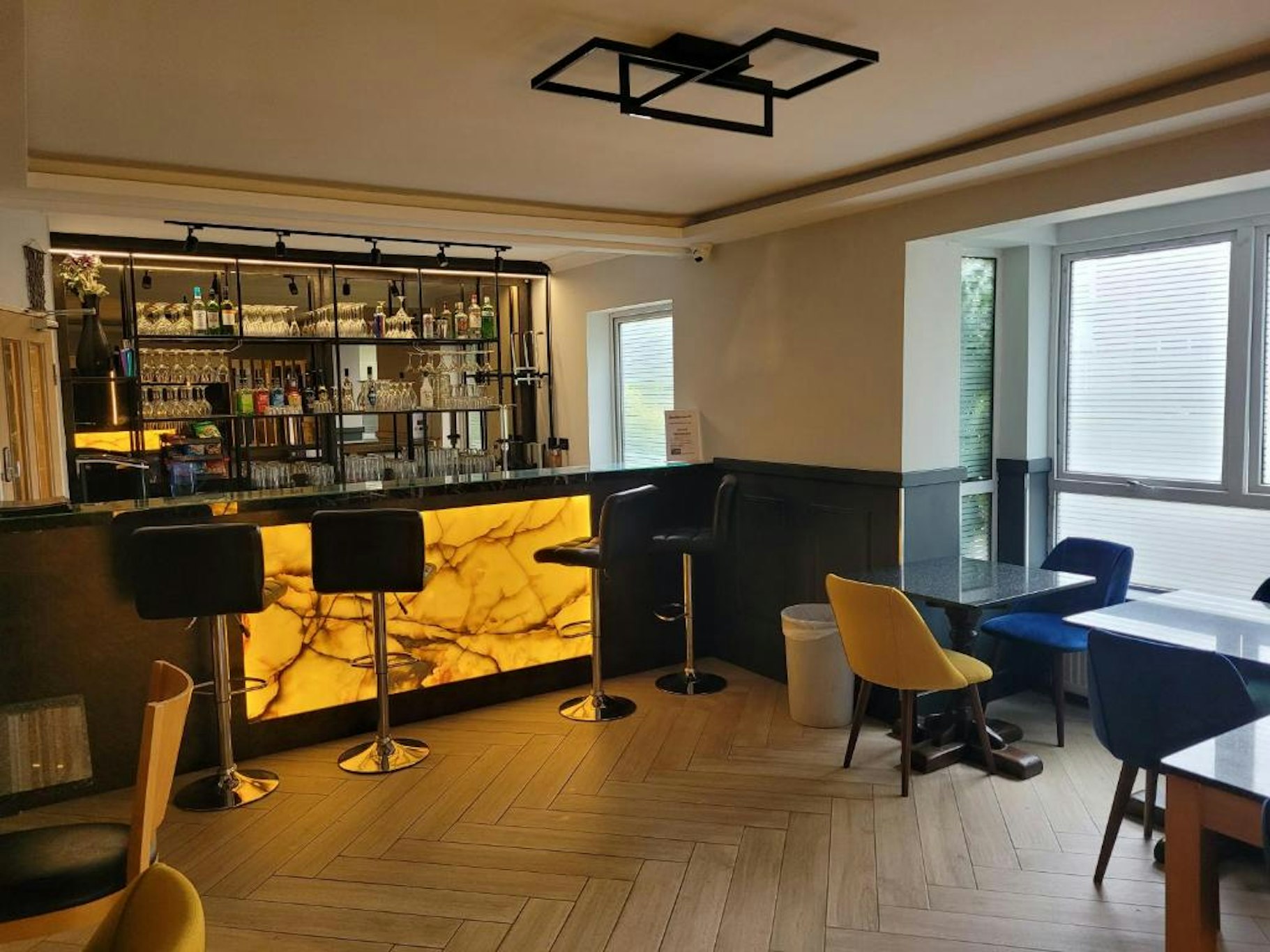 Gatwick Whitehouse Hotel 50/63