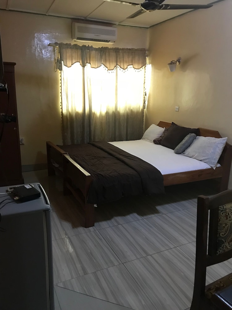 DELUXE, DOUBLE BED