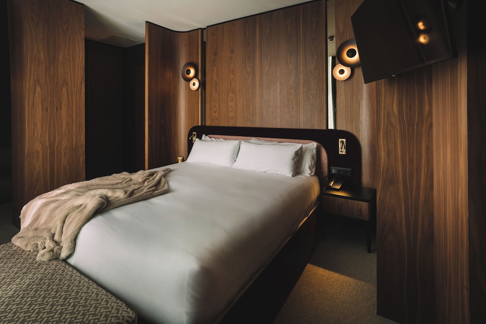 Suite, Balcony