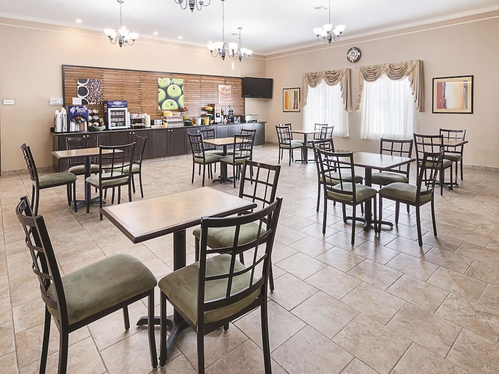 La Quinta Inn And Suites By Wyndham Waxahachie 32/40
