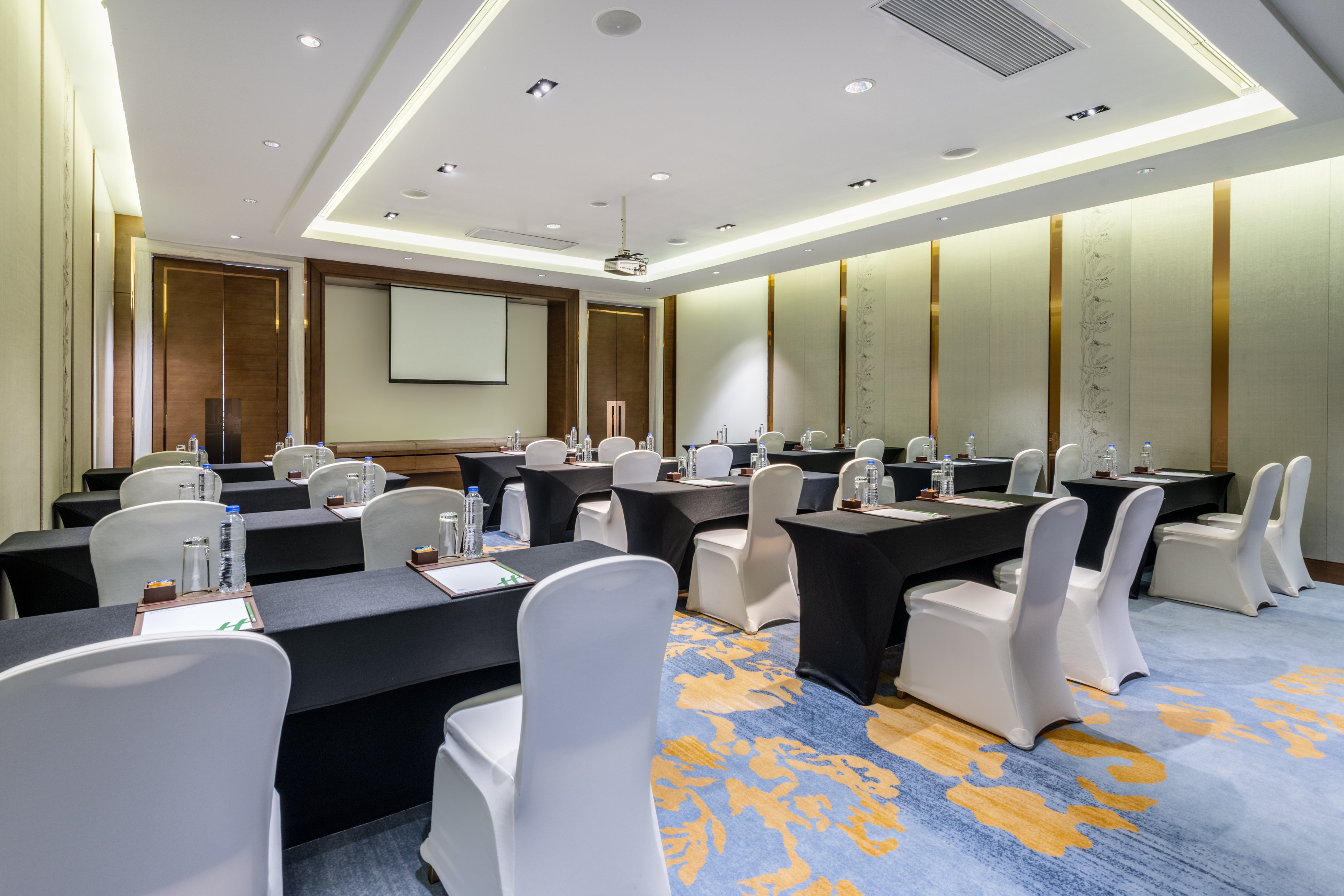 Holiday Inn Shanghai Hongqiao 24/30