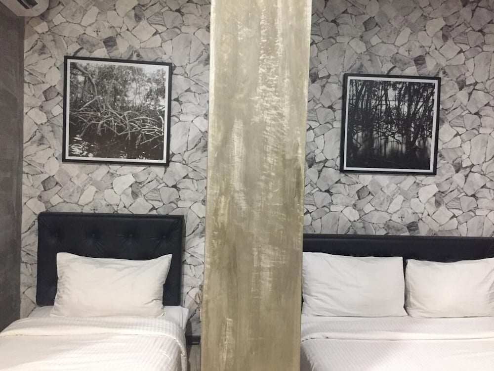 Big Banana Hotel 12/42