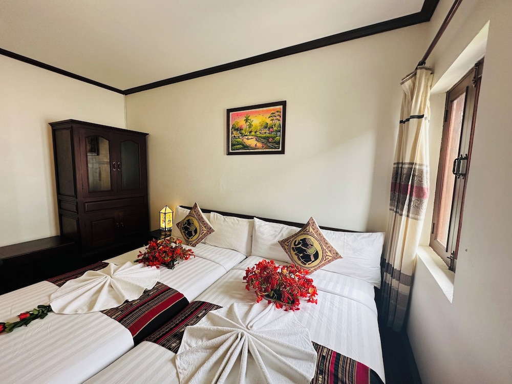 DELUXE, TWIN BEDS