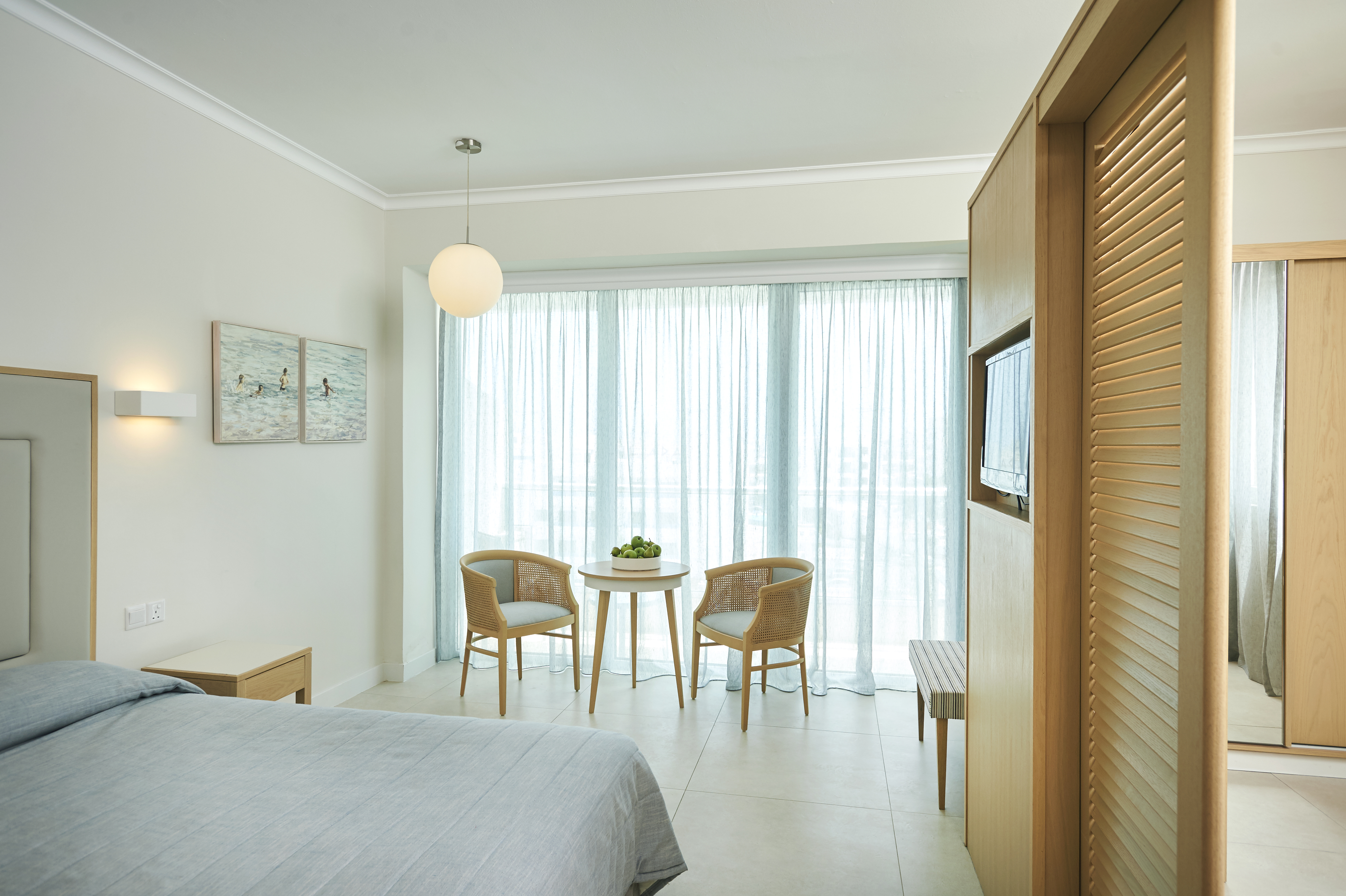 Family room with side sea view