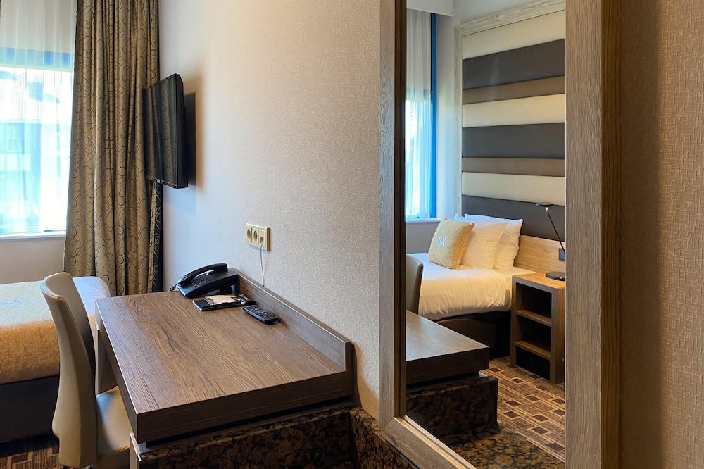 Xo Hotels Blue Square 44/65