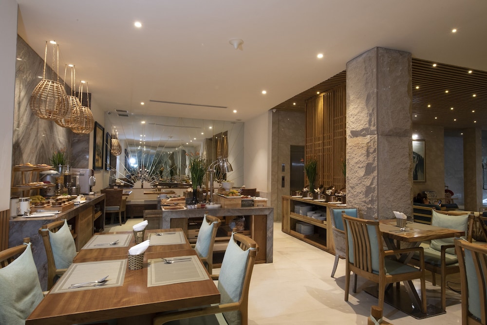 A&Em Art Hotel 52/66