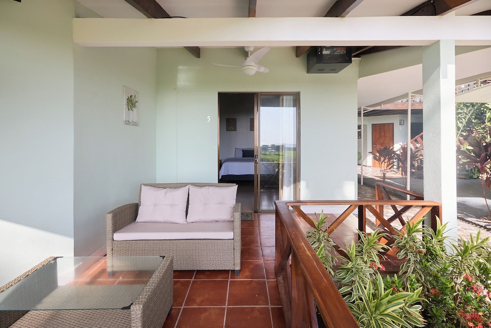 Perla de la Playa Beachfront Hotel 24/48