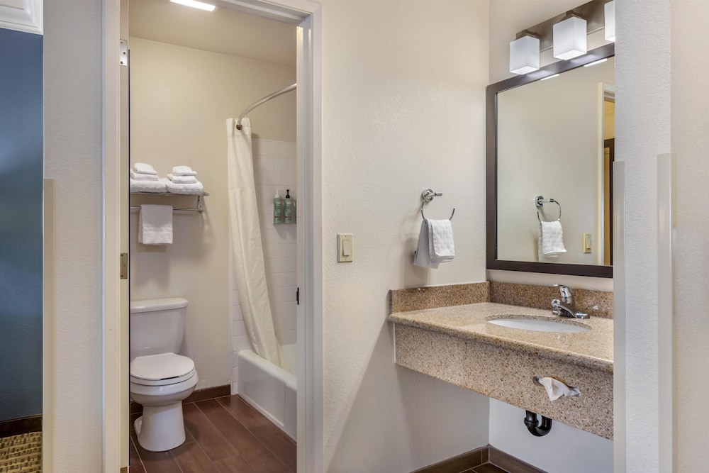 Standard, King Bed, Best Western Town & Country Lodge 8/10