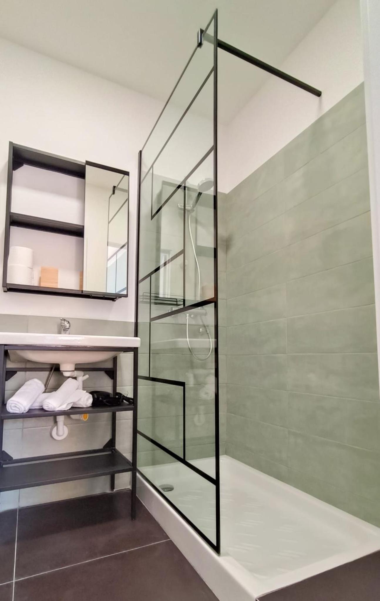 Lexie Suites 26/28