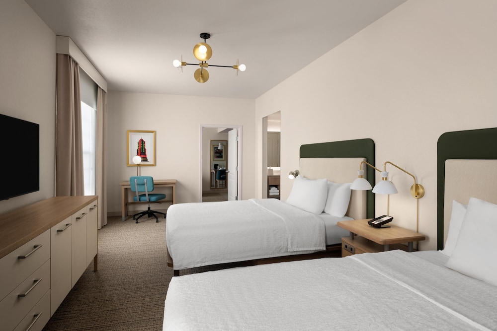 1 Bedroom, Suite, 2 Queen Beds, Sofa