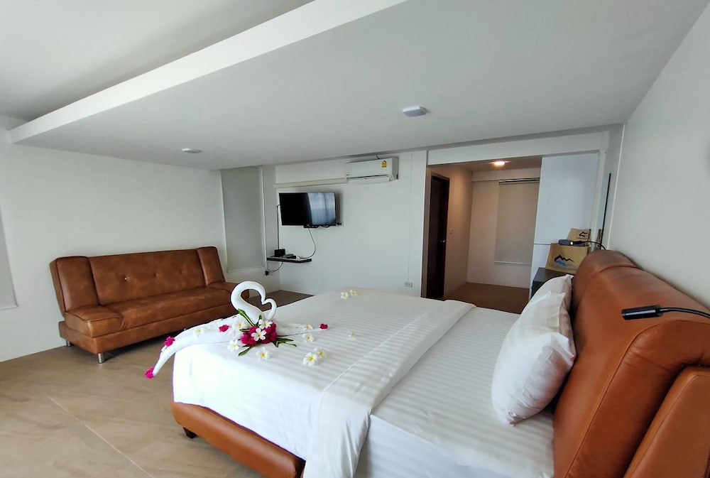 SUPERIOR, NO VIEW