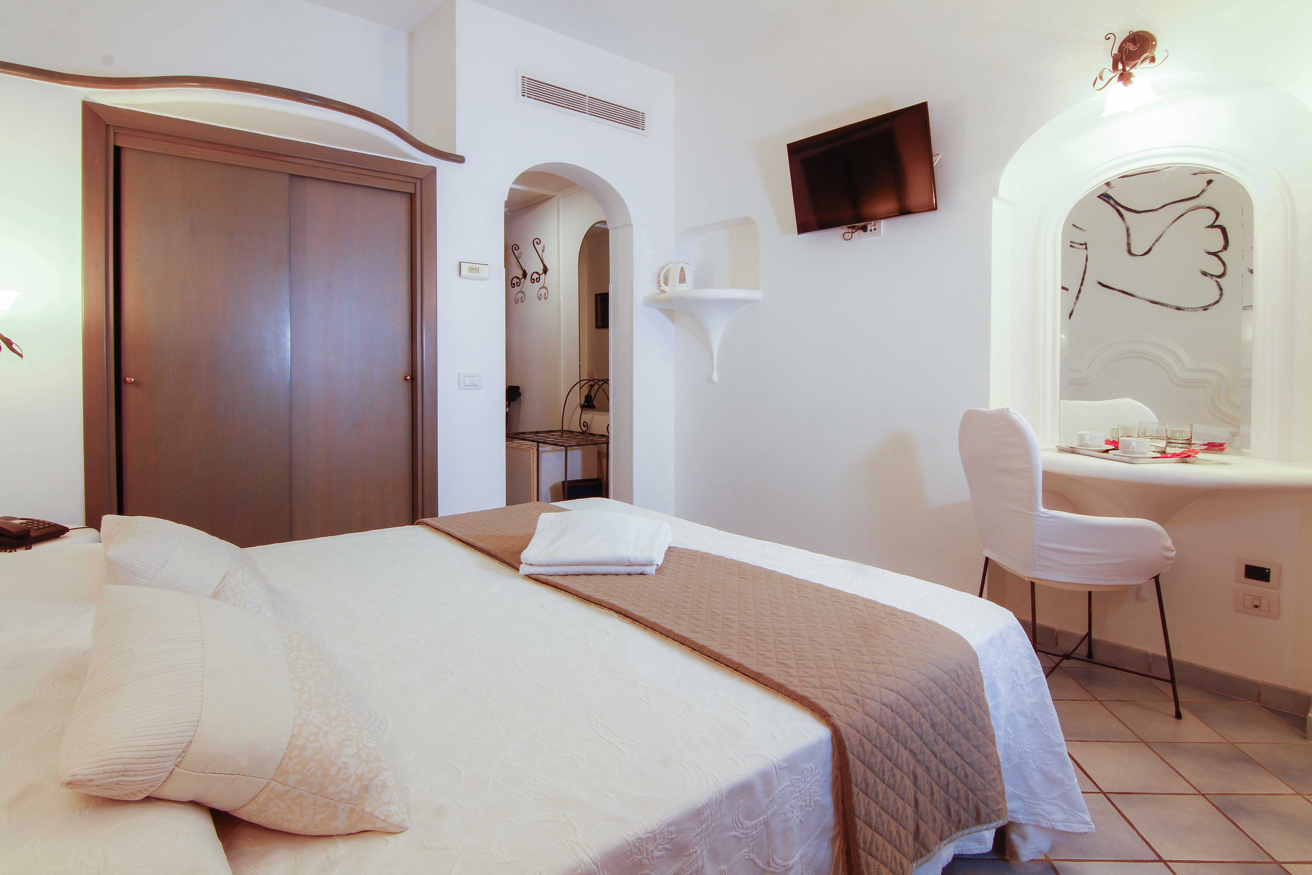 Room, Double or Twin Bed, Sea View