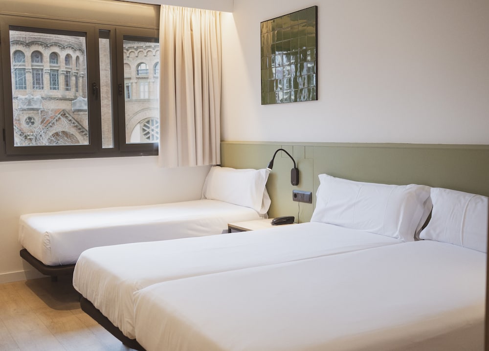 ROOM, TRIPLE