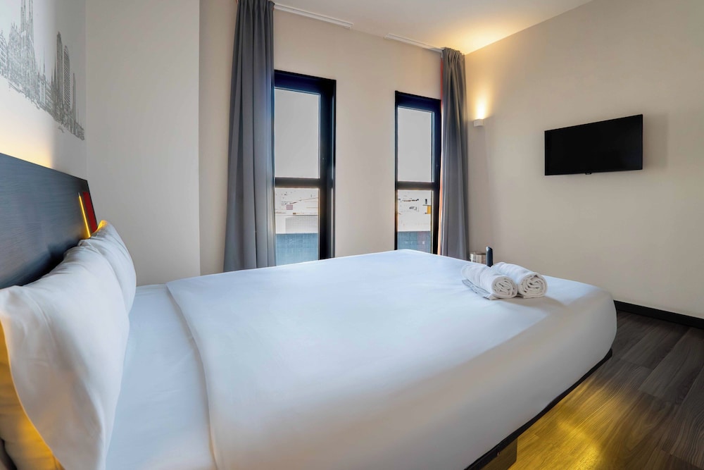 غرفة قياسية بسرير مزدوج لذوي الإعاقة، easyHotel Barcelona Fira 6/10