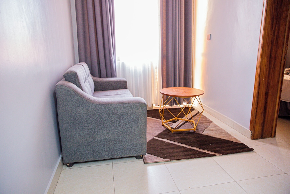 Romalo Guesthouse 16/24