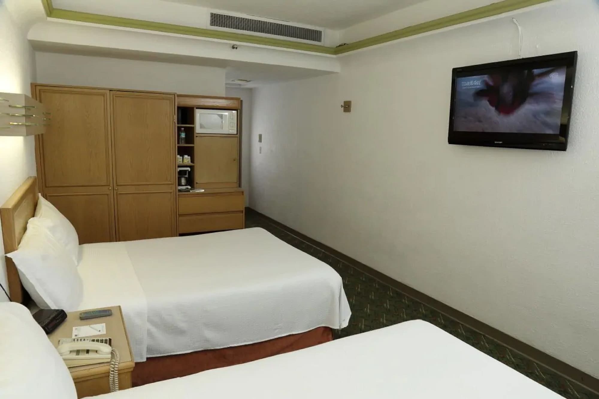STANDARD, 2 DOUBLE BEDS