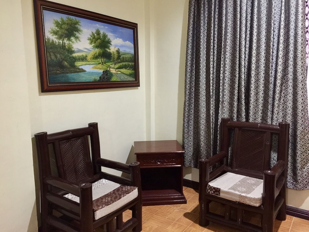 The Executive Villa Inn & Suites 41/60
