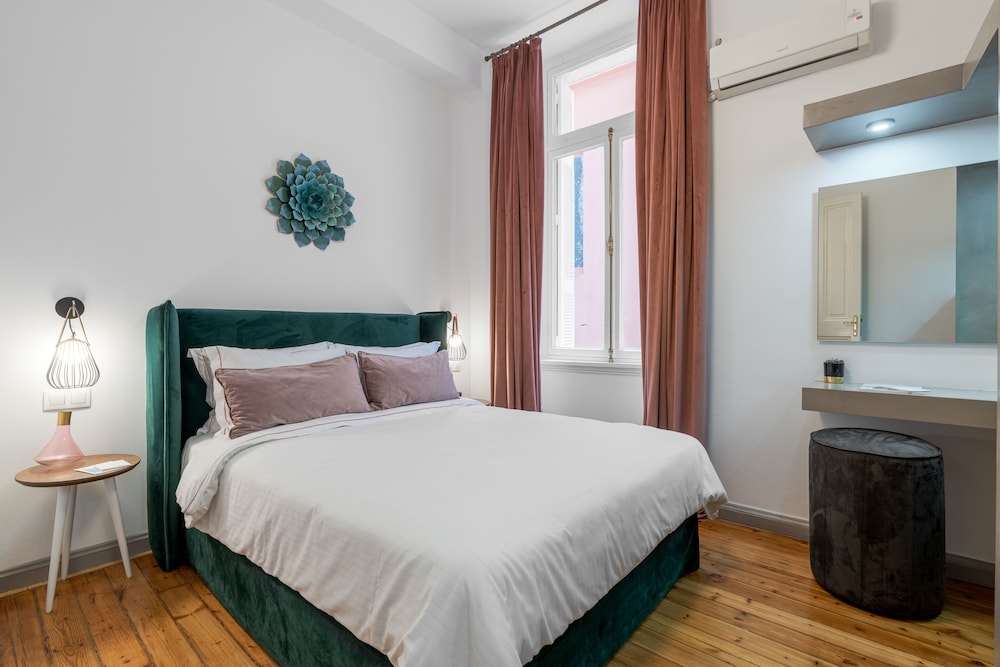 2Mazi Suites 15/47