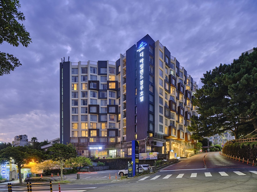 The Island Blue Hotel 6/50
