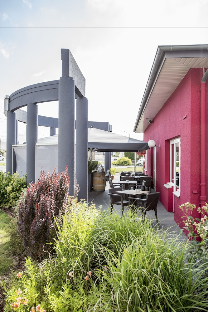 Brit Le Castel 2/45