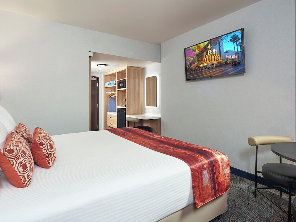 Four Queens Hotel & Casino 24/63