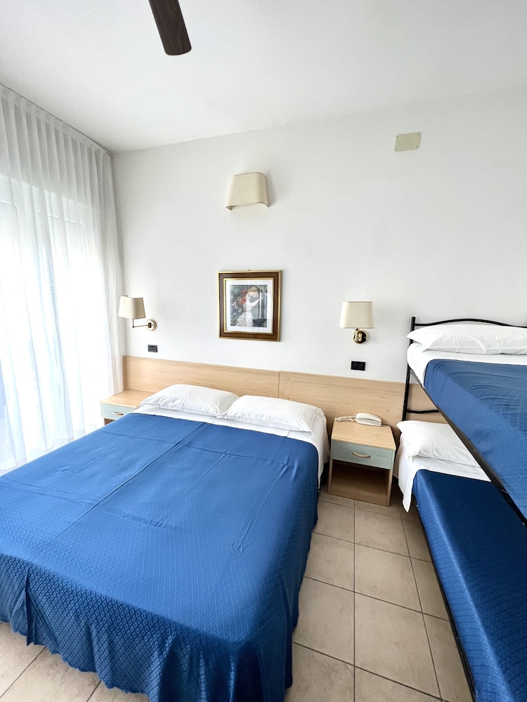 Hotel Montecarlo 19/50