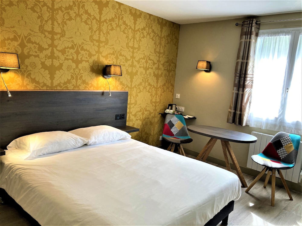 SUPERIOR, DOUBLE BED, BATHTUB