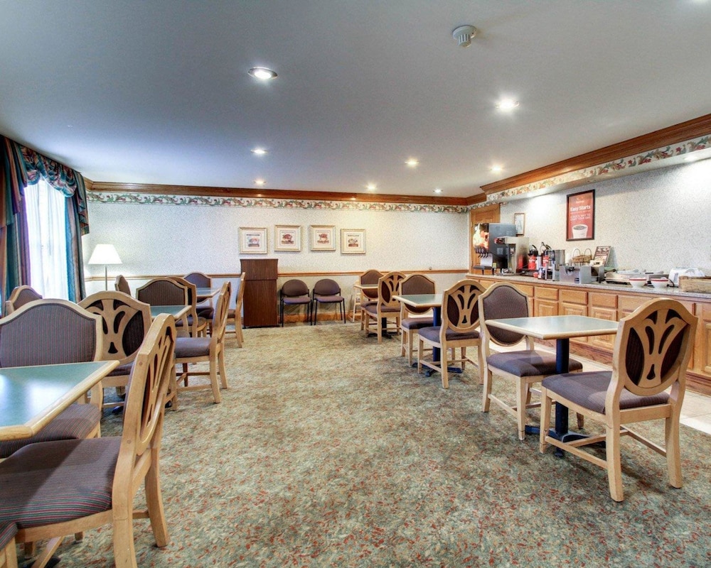 Econo Lodge Inn & Suites Flowood - Jackson Northeast 22/35