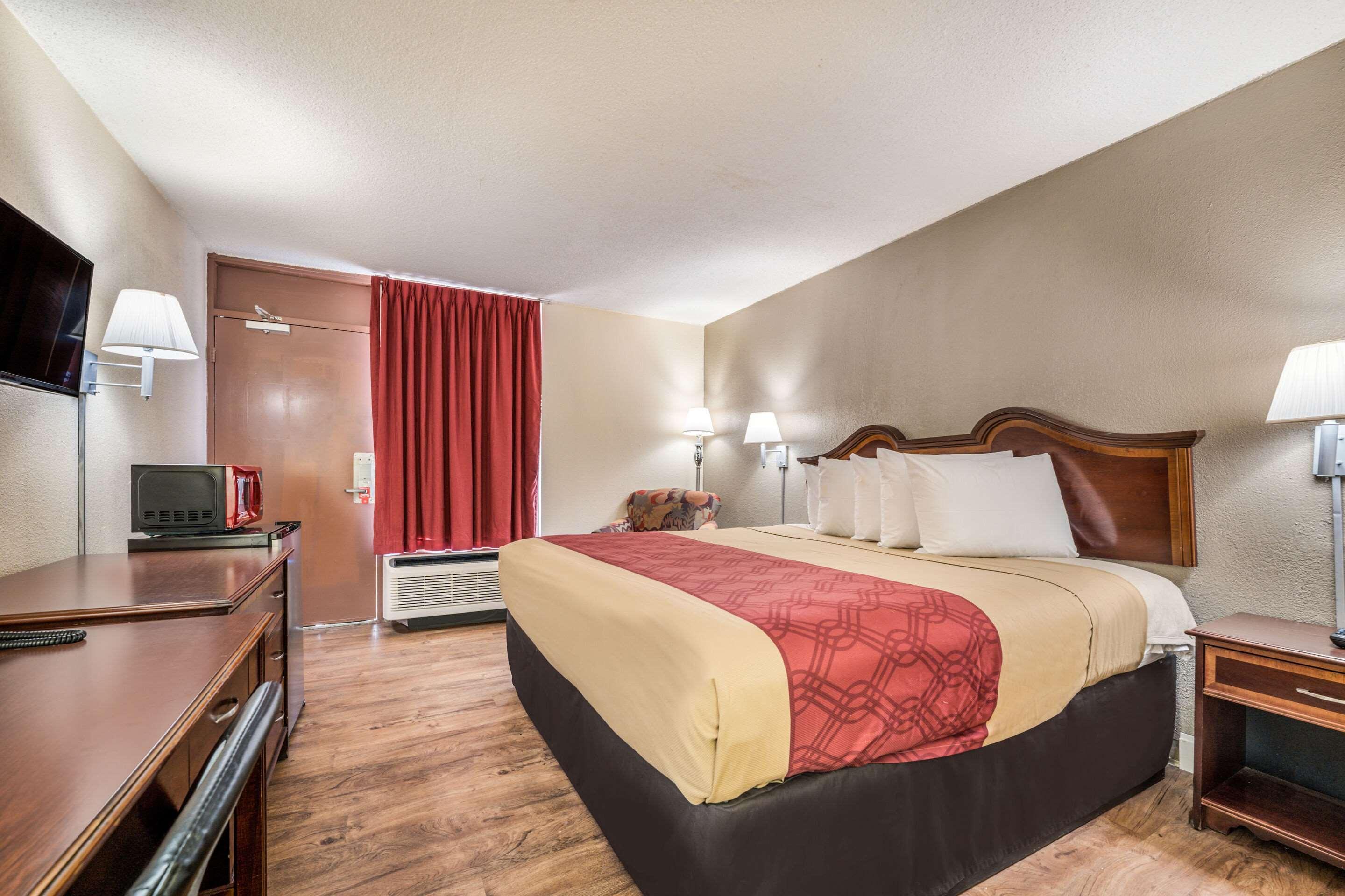 ROOM, KING BED, ACCESSIBLE