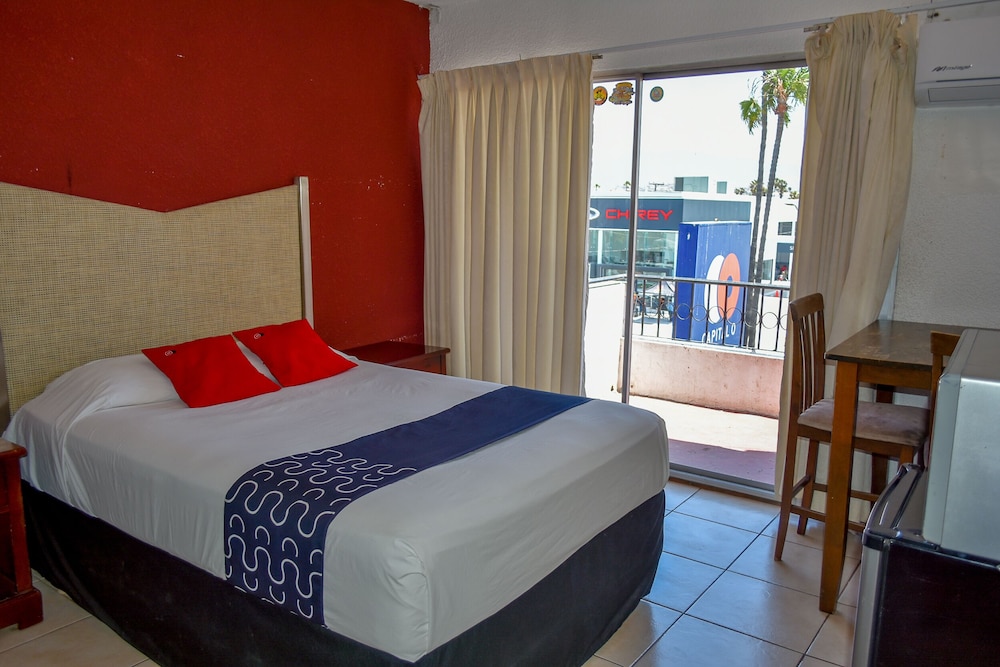 Hotel Costa Ensenada 10/68