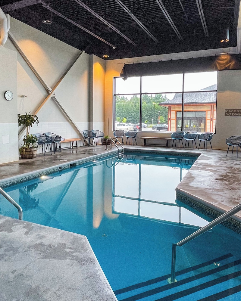 Microtel Inn & Suites by Wyndham Mont Tremblant 24/50