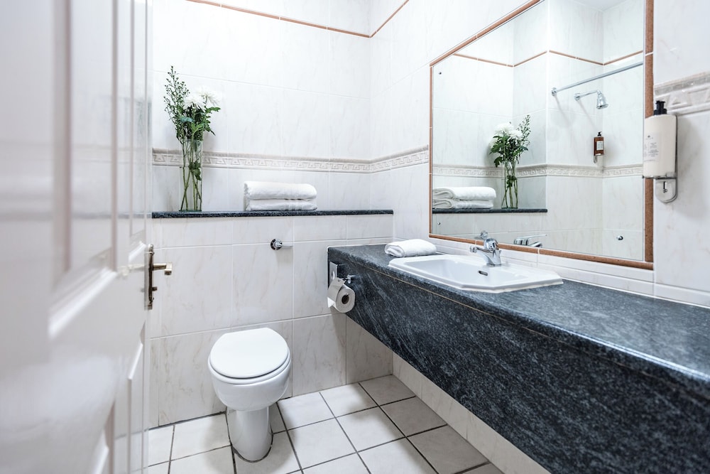 Clonakilty Park Hotel 44/45