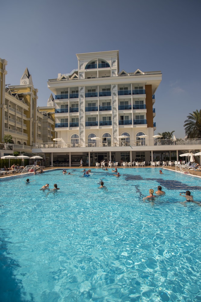 Palm World Side Hotel in SIDE