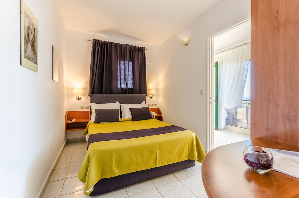 Pela Mare Hotel 33/77