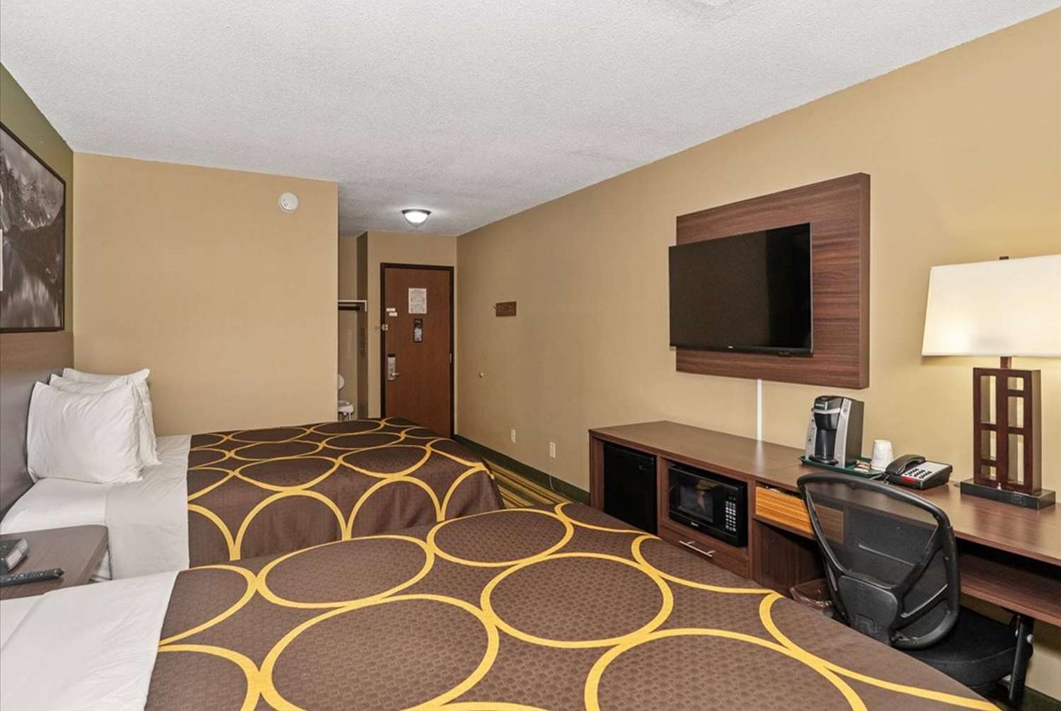 Super 8 by Wyndham Superior WI 15/25