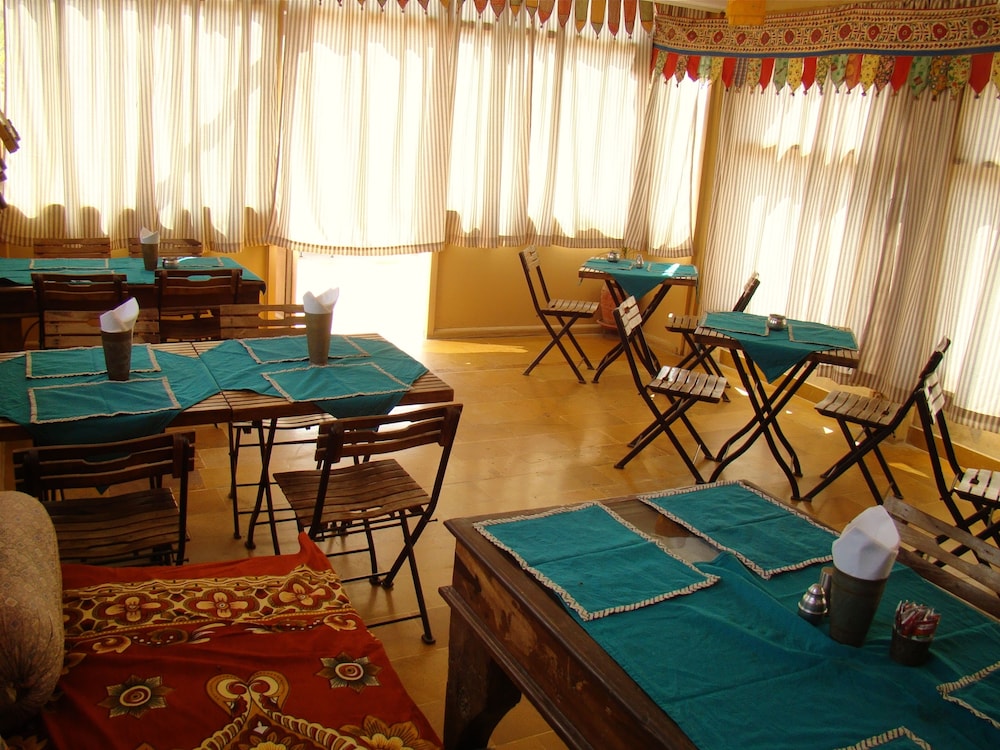 Hotel Shahi Palace 46/63
