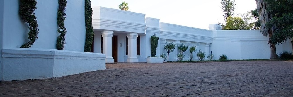 Leeuwenhof Country Lodge & Garden Spa 13/15