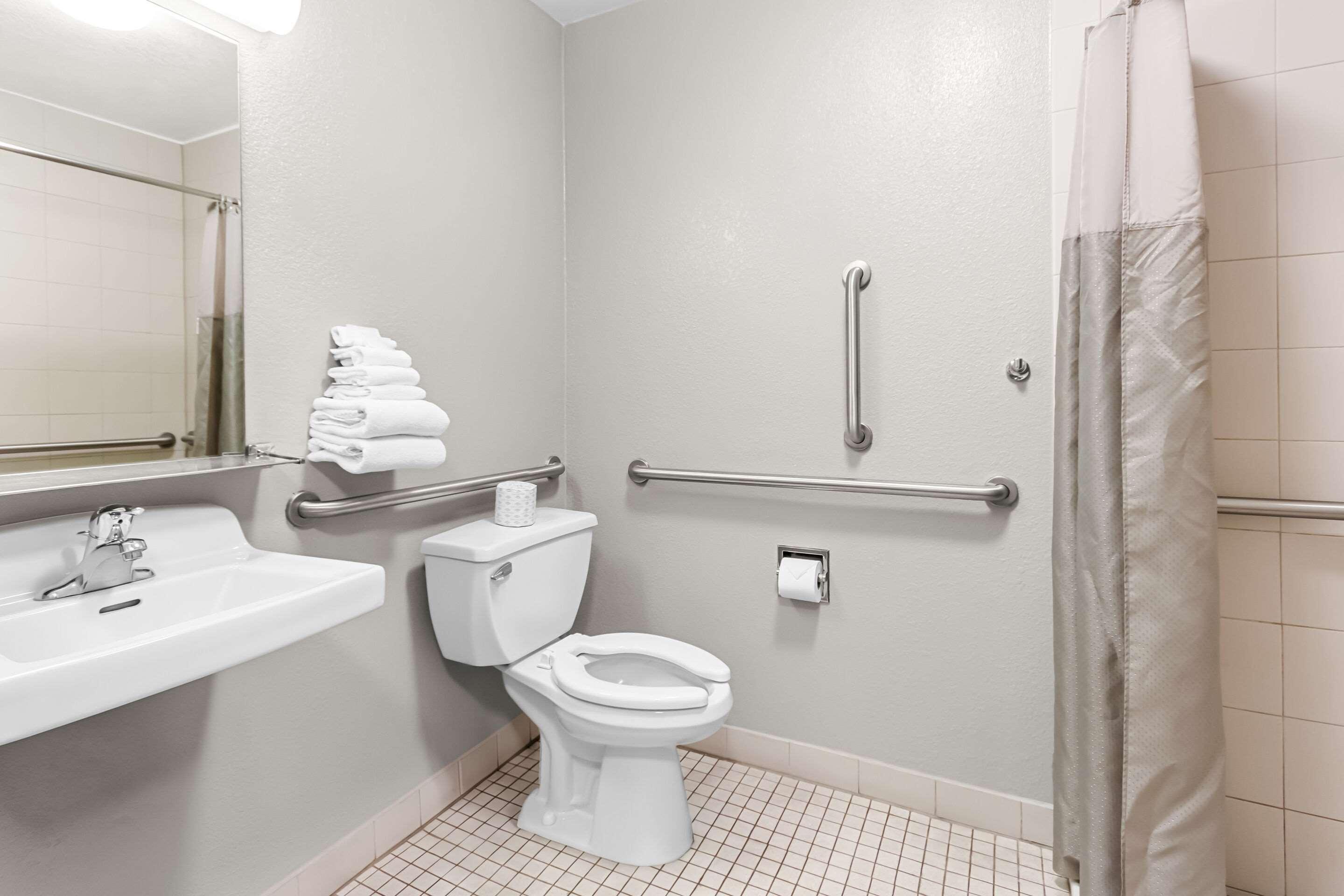Room, Double Bed, Accessible, Econo Lodge Idaho Falls, ID 4/5