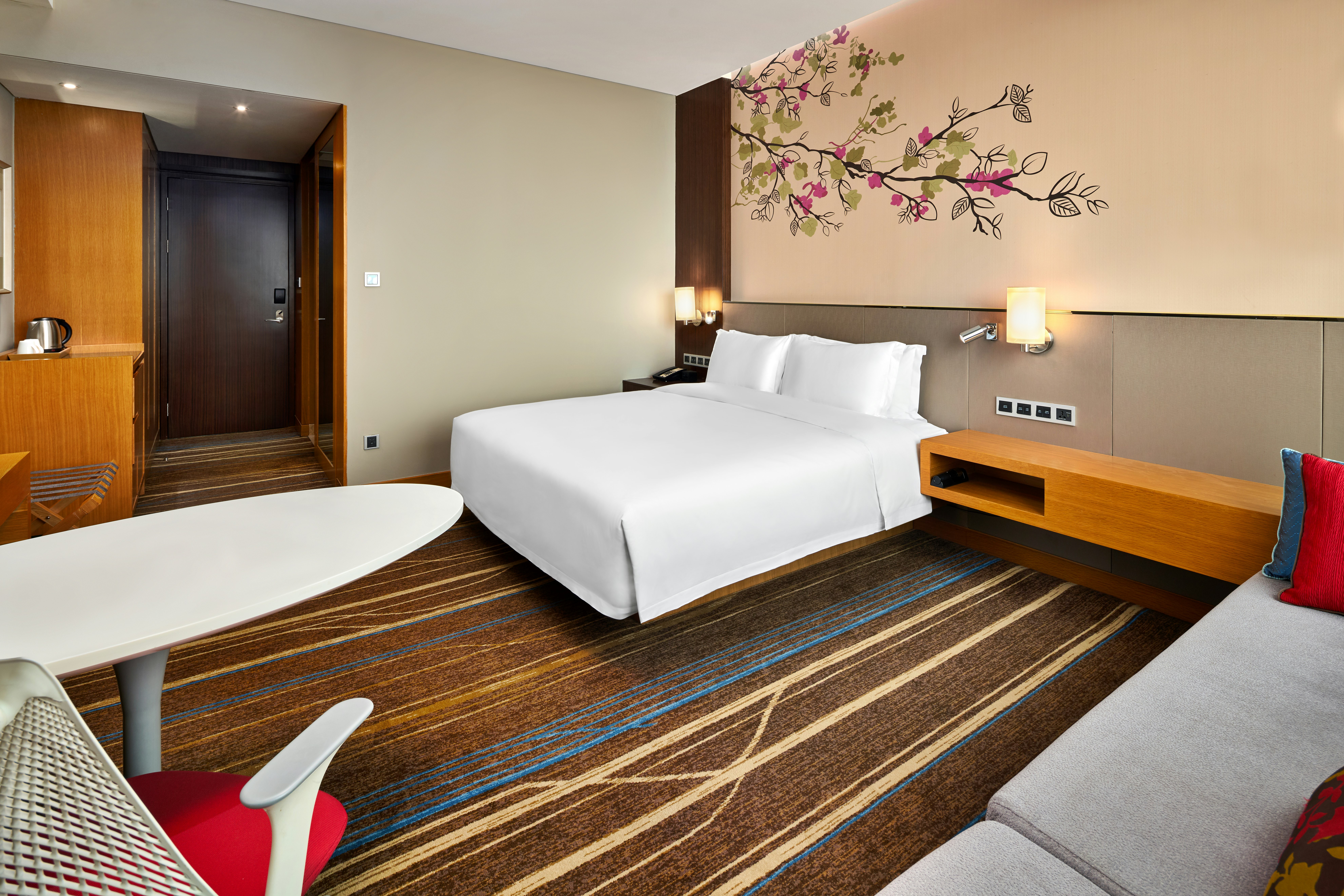 ROOM, KING BED, CITY VIEW