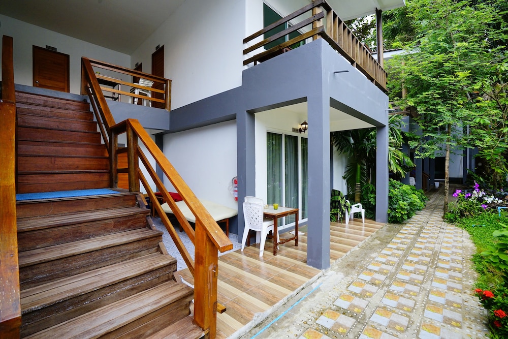 Apple Beachfront Resort 6/69