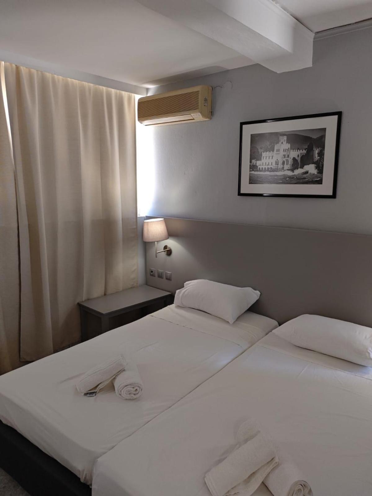 Karis Hotel 12/50
