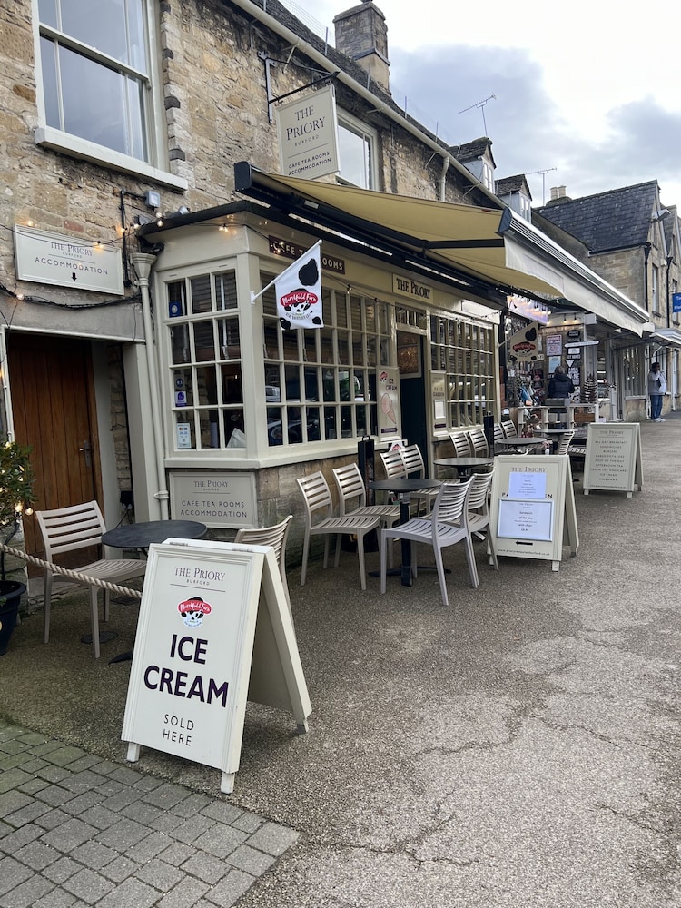 The Priory Burford Bed And Breakfast 10/59