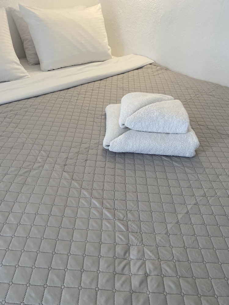 Aqua Serenity Santorini Luxury Suites 15/50