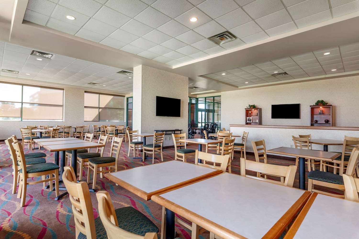 Clarion Suites At The Alliant Energy Center 23/27