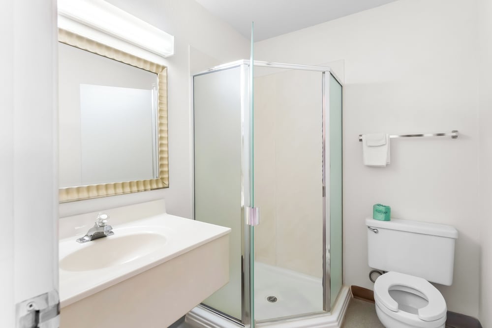 غرفة بسرير كوين، Americas Best Value Inn Stillwater 8/9