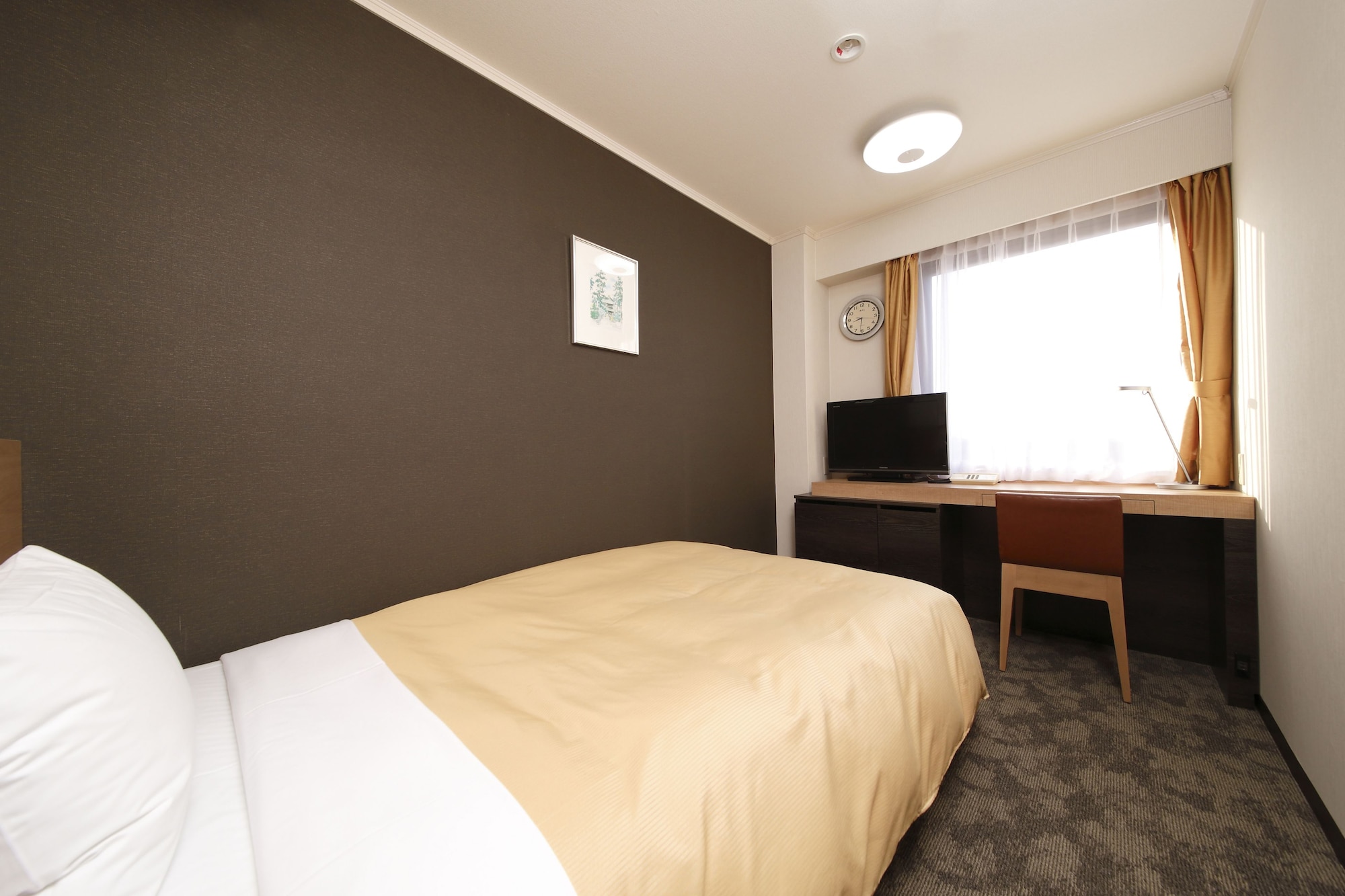 ROOM, SINGLE