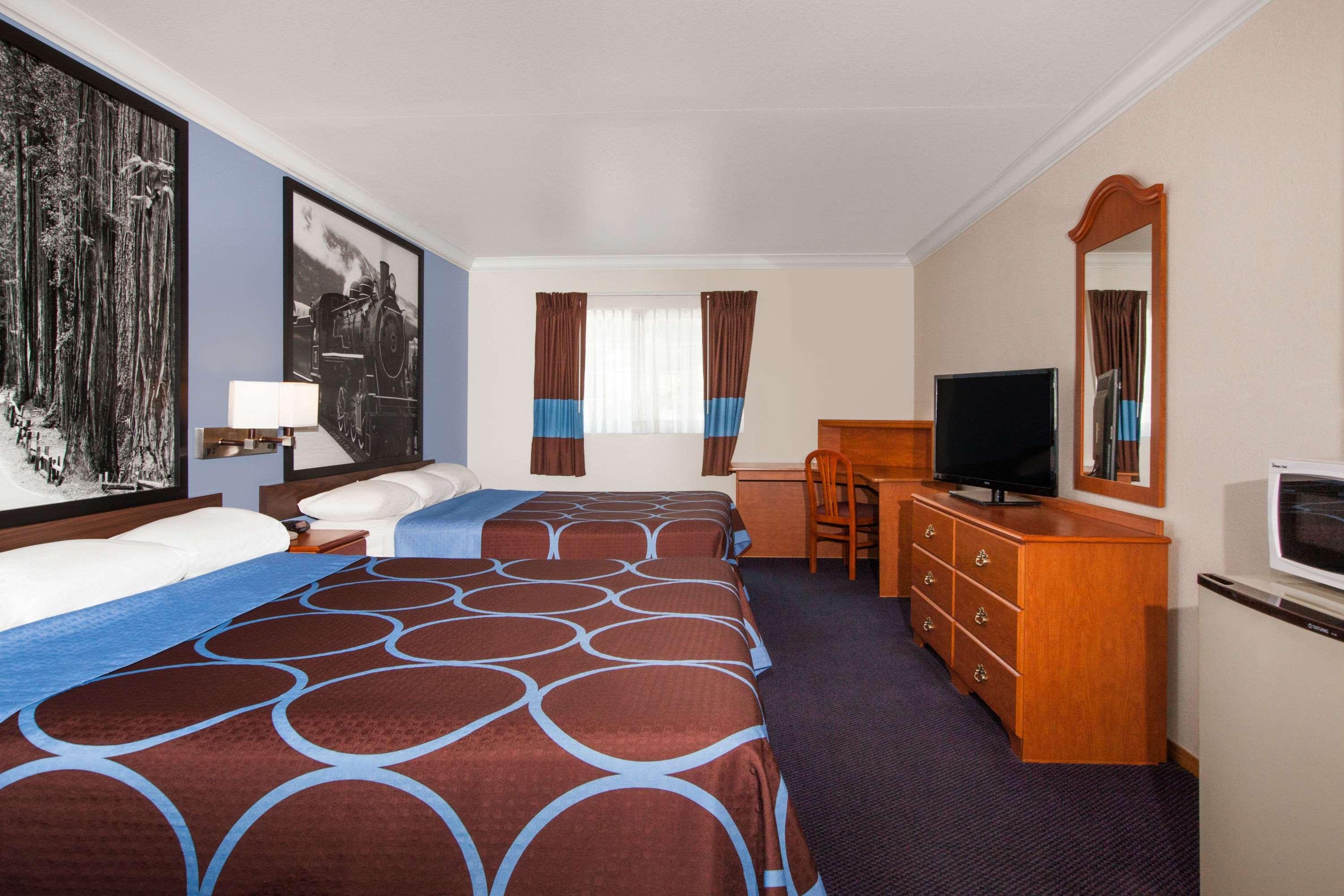Creekside Inn & Suites 33/47