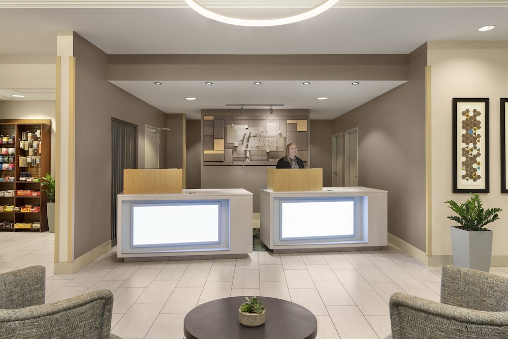 Holiday Inn Express & Suites Charleston - Mount Pleasant 6/37