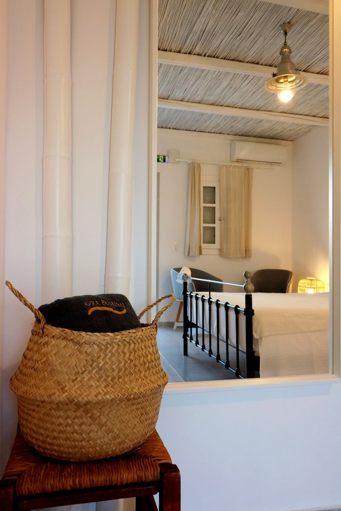 Avra Pahainas Hotel 8/50